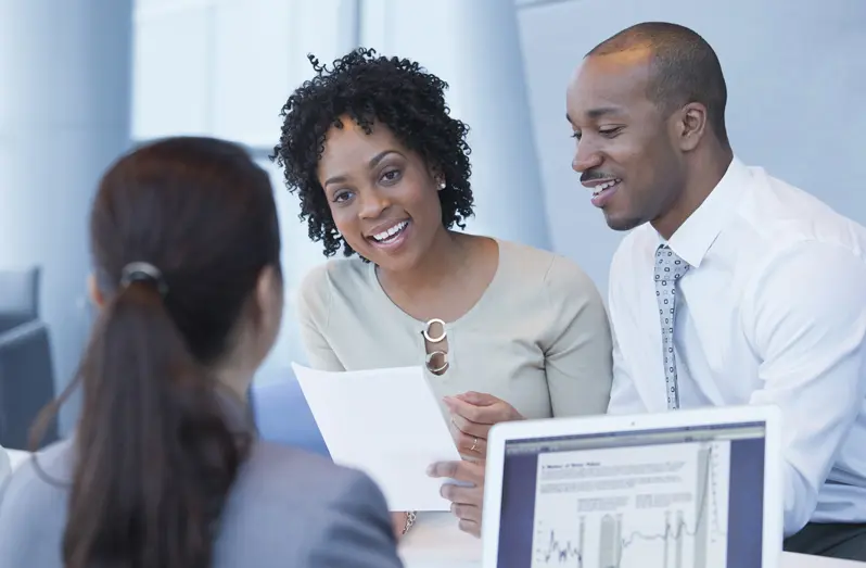 Summit-Financial-of-South-Carolina-couple-meeting-with-loan-agent Loan Agent
